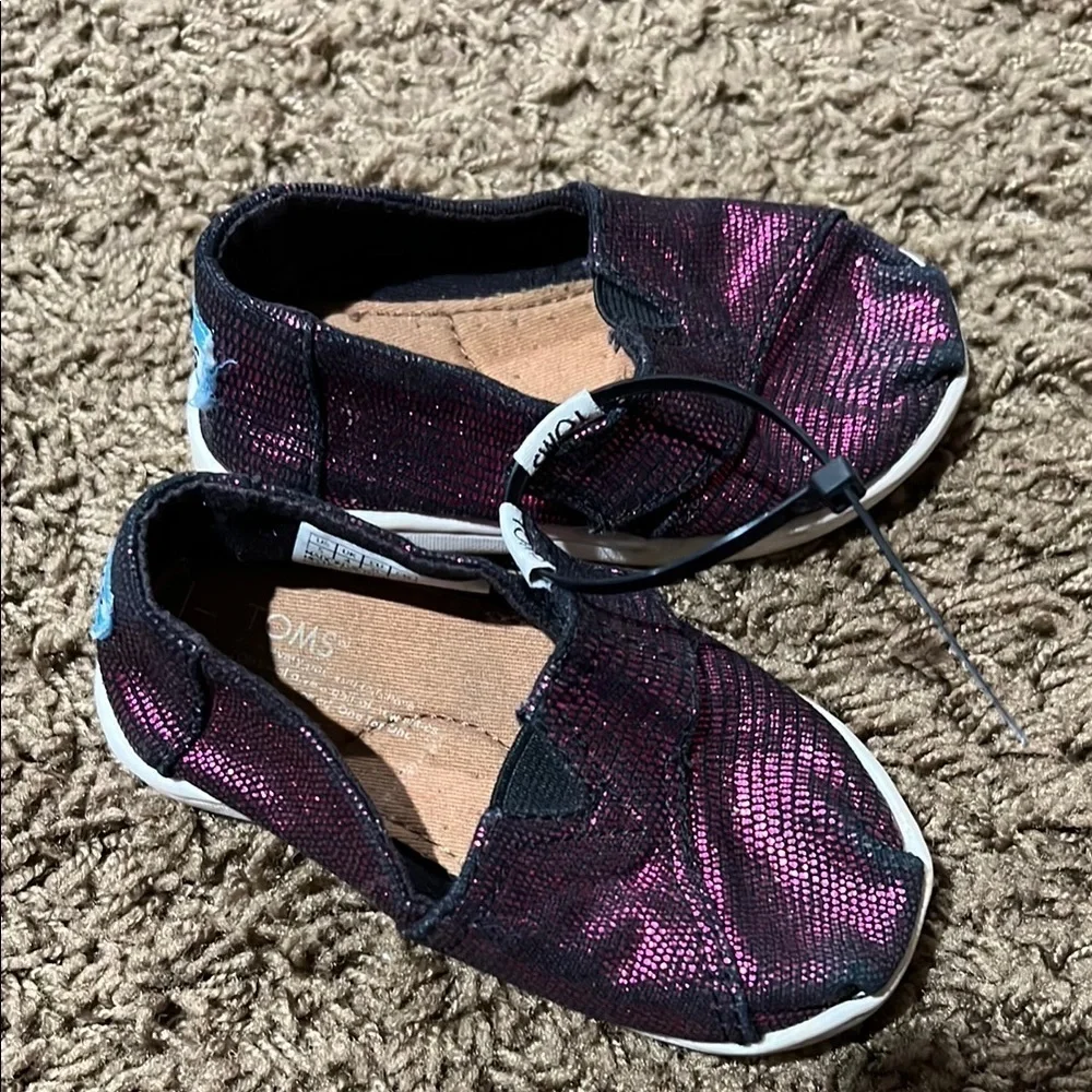 Toms shoes size 5